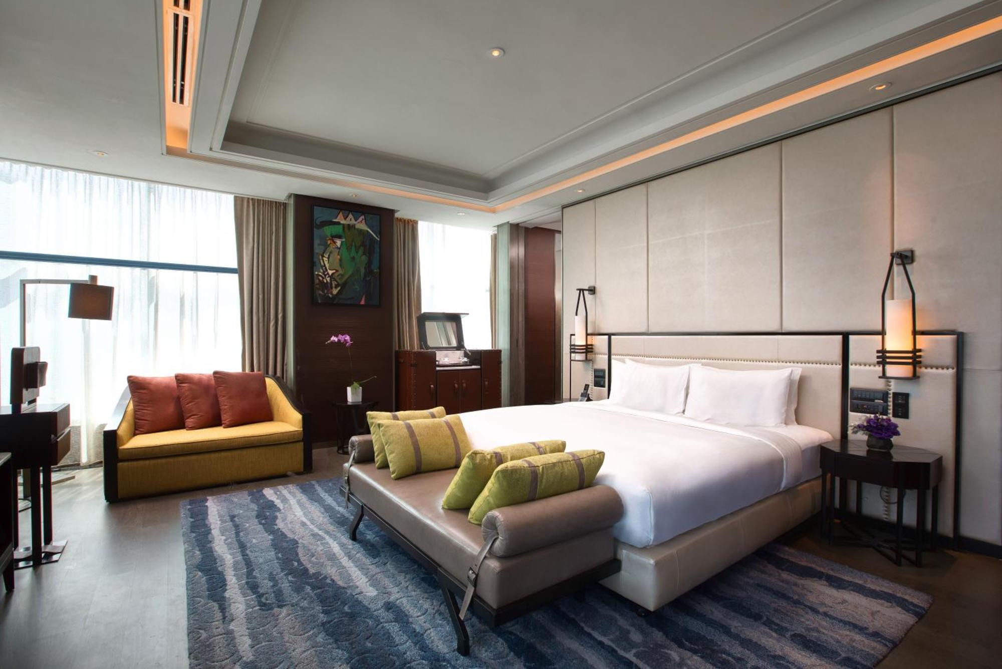 Sofitel Kuala Lumpur Damansara Hotel Kültér fotó A bedroom at the hotel