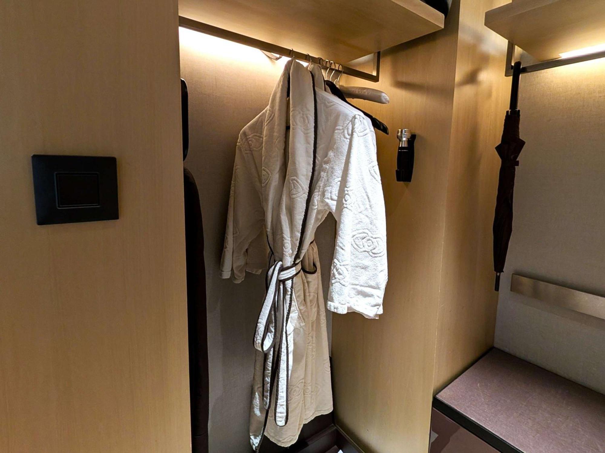 Sofitel Kuala Lumpur Damansara Hotel Kültér fotó A bathrobe hanging on a hanger